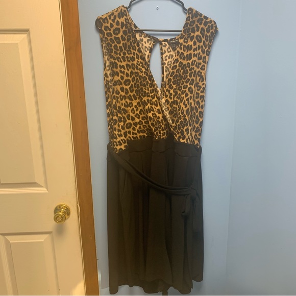 ‼️SALE‼️Torrid Black Leopard Studio Knit Surplice Romper NWT New 6X - Picture 3 of 7